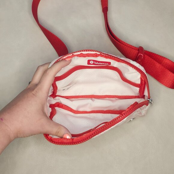 Lululemon Everywhere Belt Bag Sold Out - Picture 2 of 2